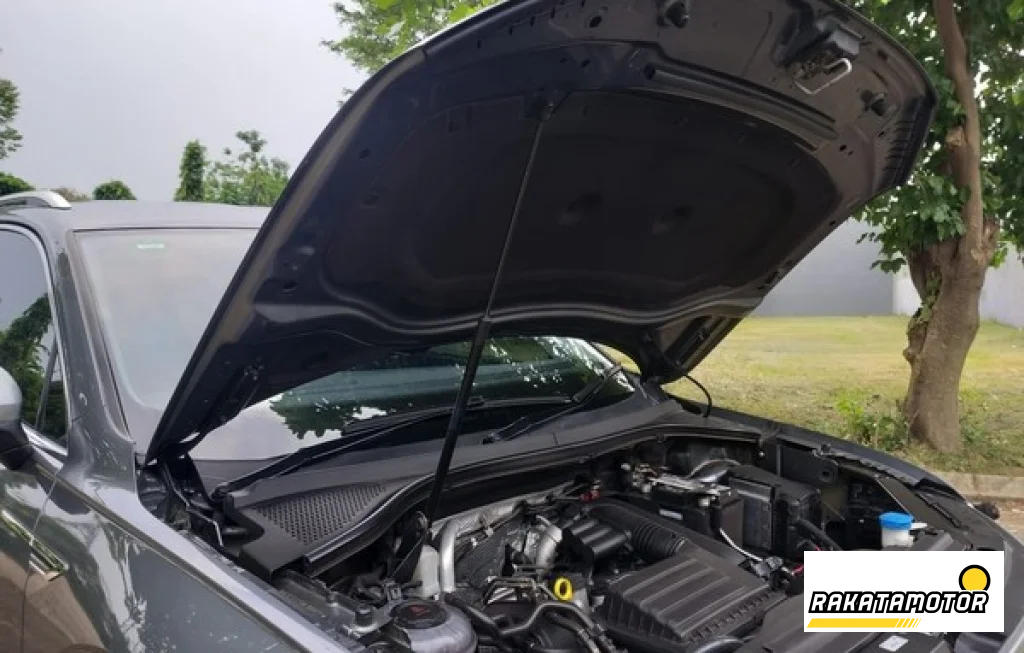 buka kap mesin setelah perjalanan jauh