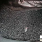 cara membersihkan karpet mobil karet