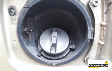 cara membersihkan lubang tangki mobil