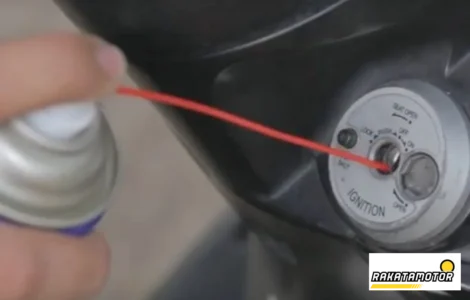 kunci kontak motor matik macet