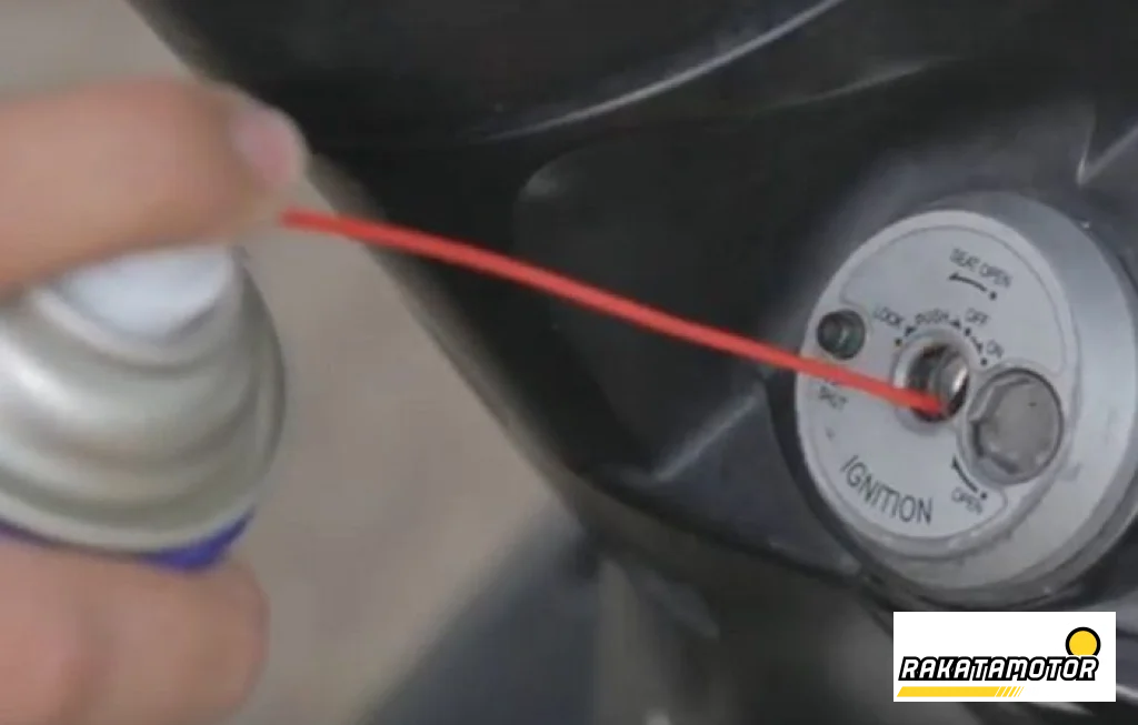 kunci kontak motor matik macet