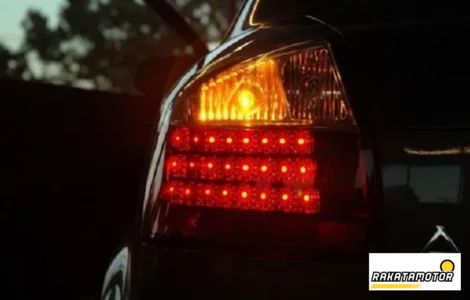 lampu sein motor buram