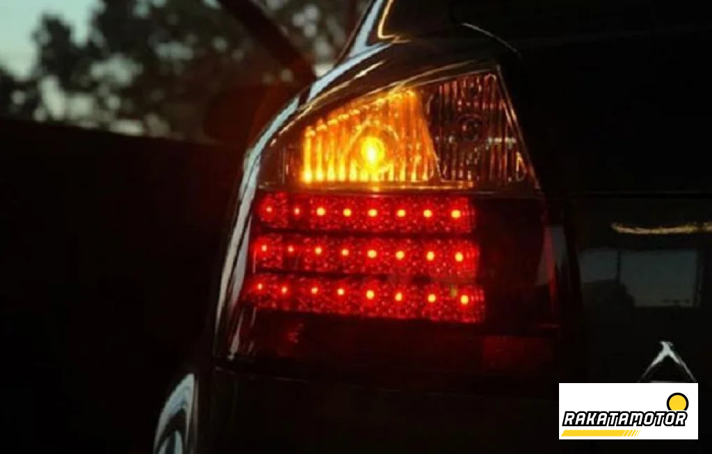 lampu sein motor buram