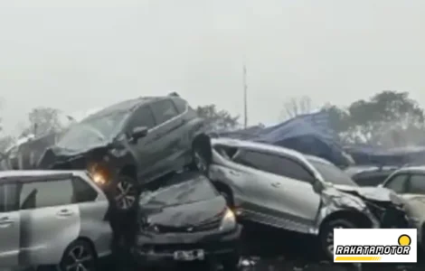 tabrakan beruntun di tol
