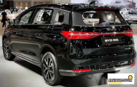 BYD M6 Car of The Year