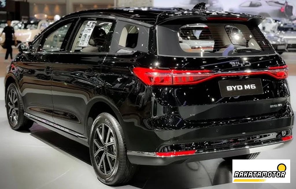 BYD M6 Car of The Year