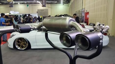 Knalpot Akrapovič untuk Mobil Sport, Titanium Ringan dengan Suara Lebih Berkarakter